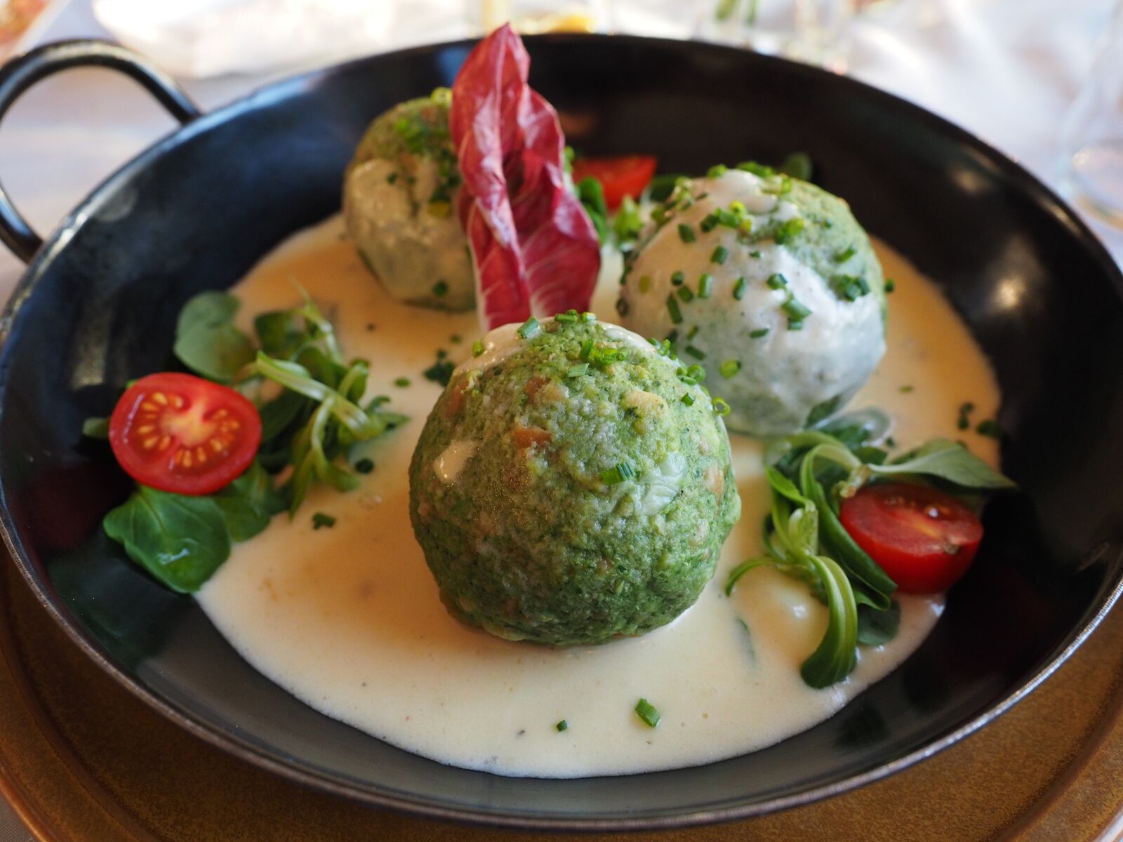 Olympus OM-D E-M1 + Olympus M.Zuiko Digital ED 12-40mm F2.8 Pro sample photo. Spinach dumplings, dumpling, mushroom photography