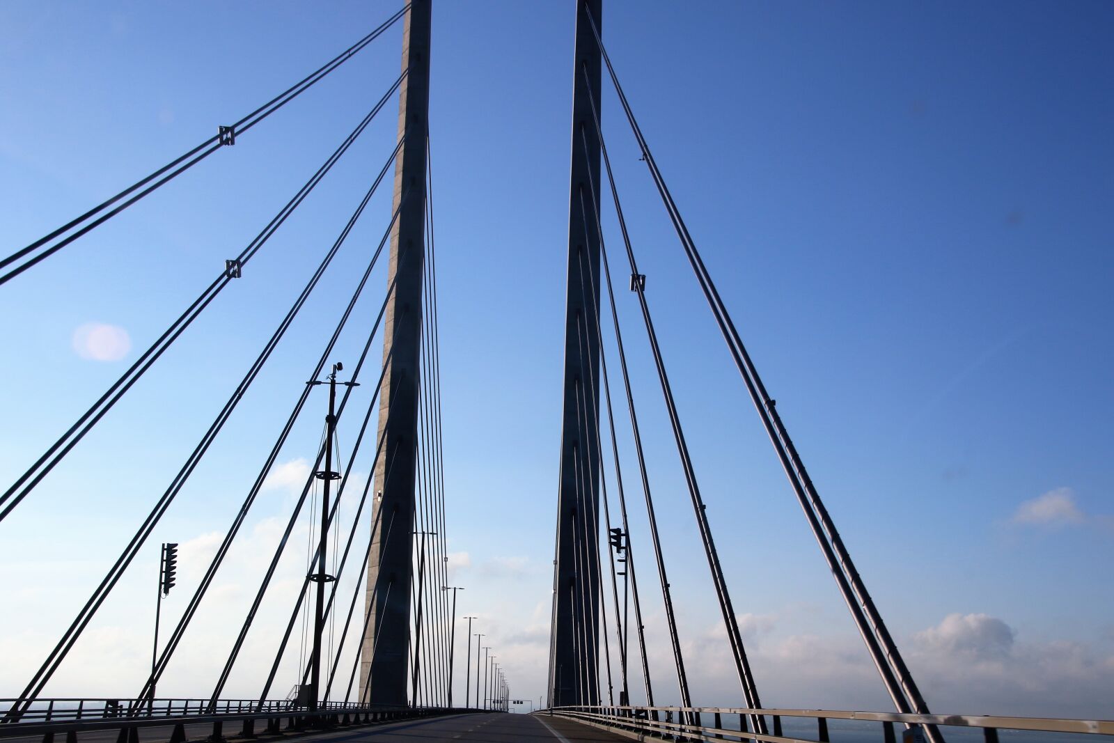 Canon EOS 7D Mark II sample photo. Blue, sky, border, bridge photography