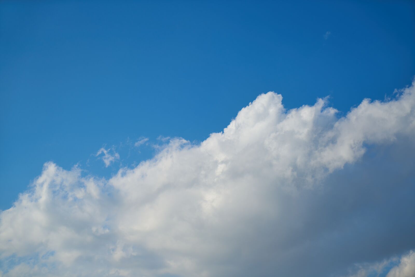 Sony a7R II sample photo. Cloud, white, sky photography