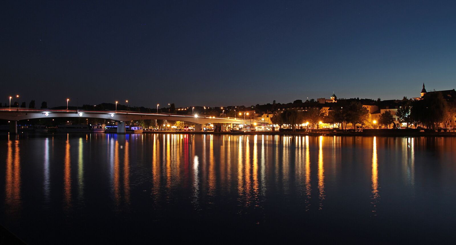 Canon EOS 700D (EOS Rebel T5i / EOS Kiss X7i) sample photo. Remich moselle, night, dark photography