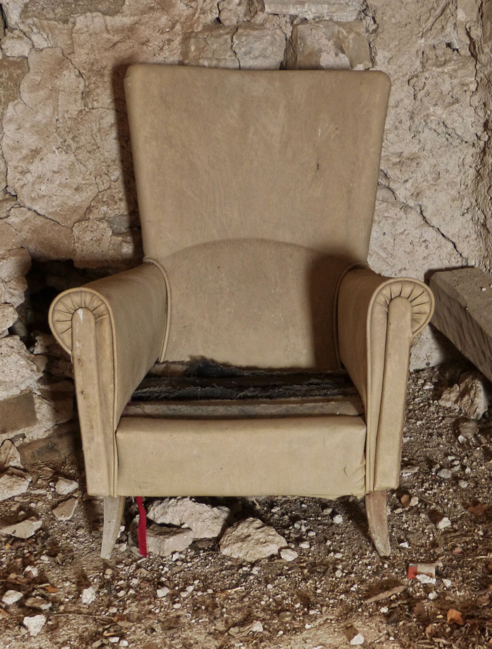 Panasonic DMC-FZ62 sample photo. Seat, armchair, abandoned photography
