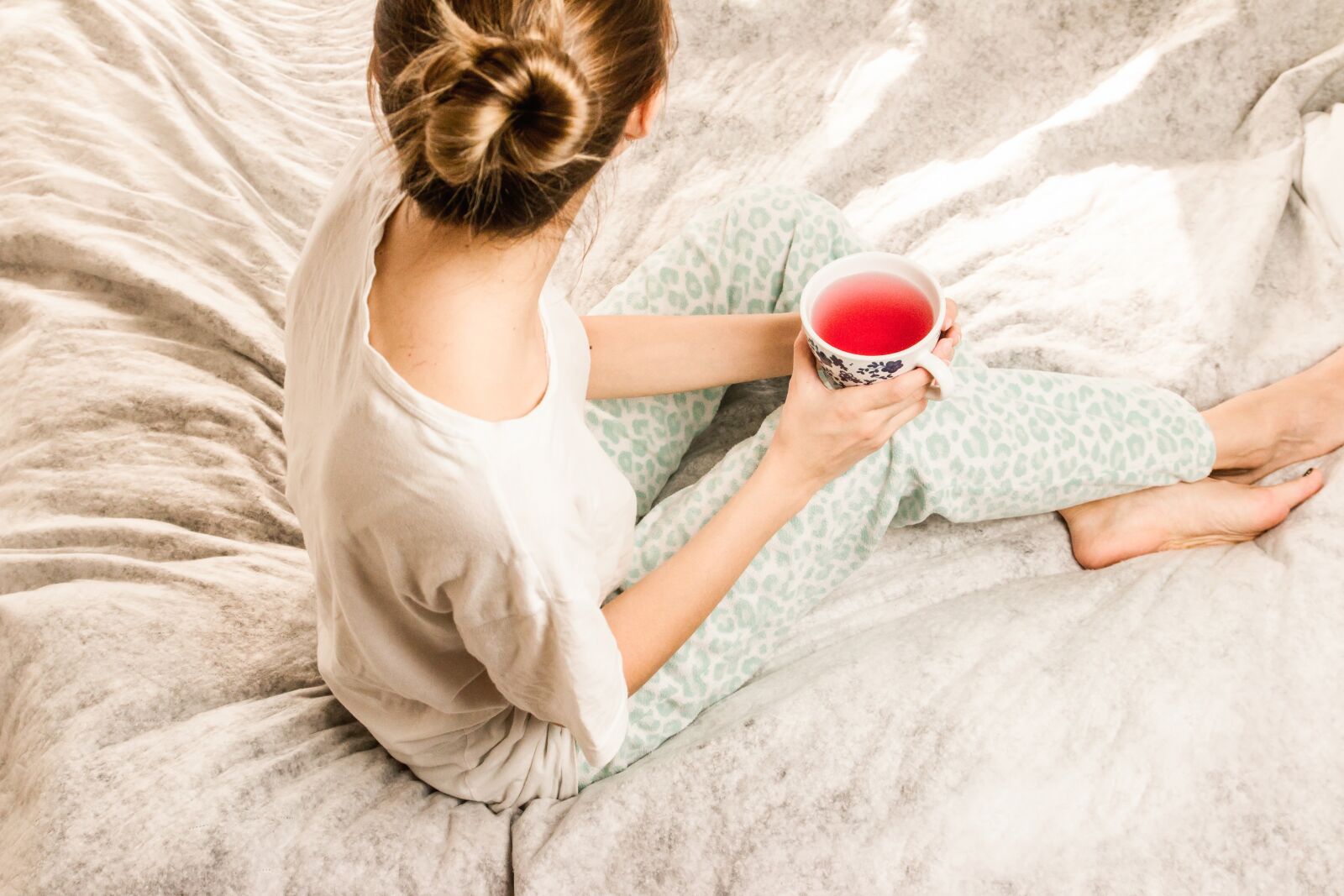 Canon EOS 70D sample photo. Morning girl, woman, bed photography
