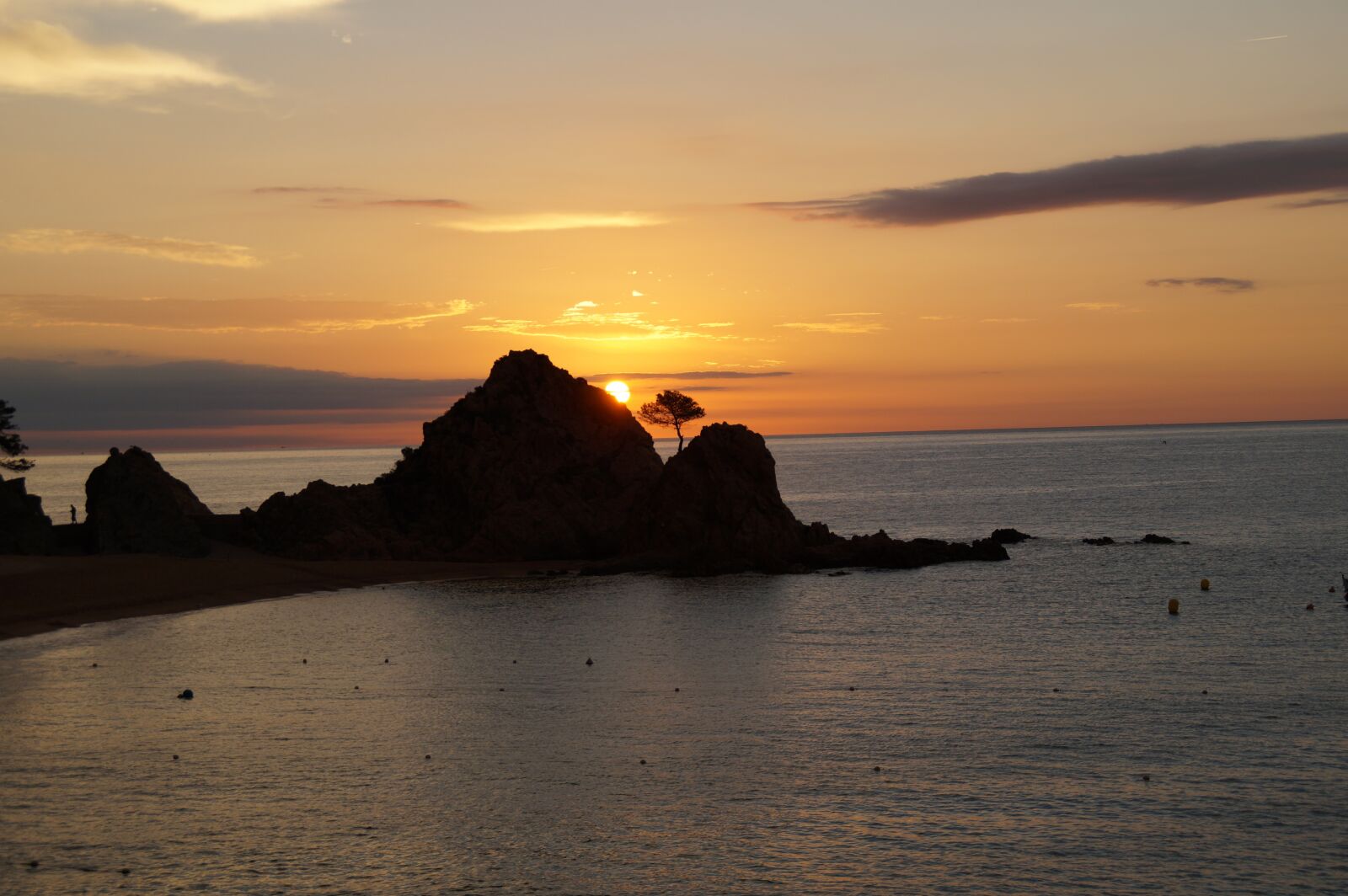 Sony DT 18-200mm F3.5-6.3 sample photo. Sea, spain, rock photography