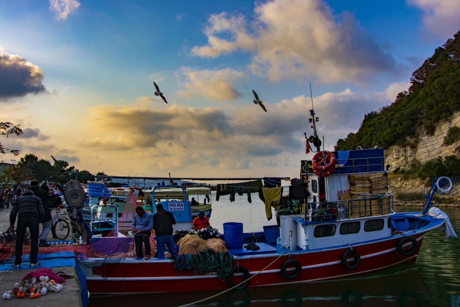 Nikon D5200 sample photo. Boat, cloud, marine photography