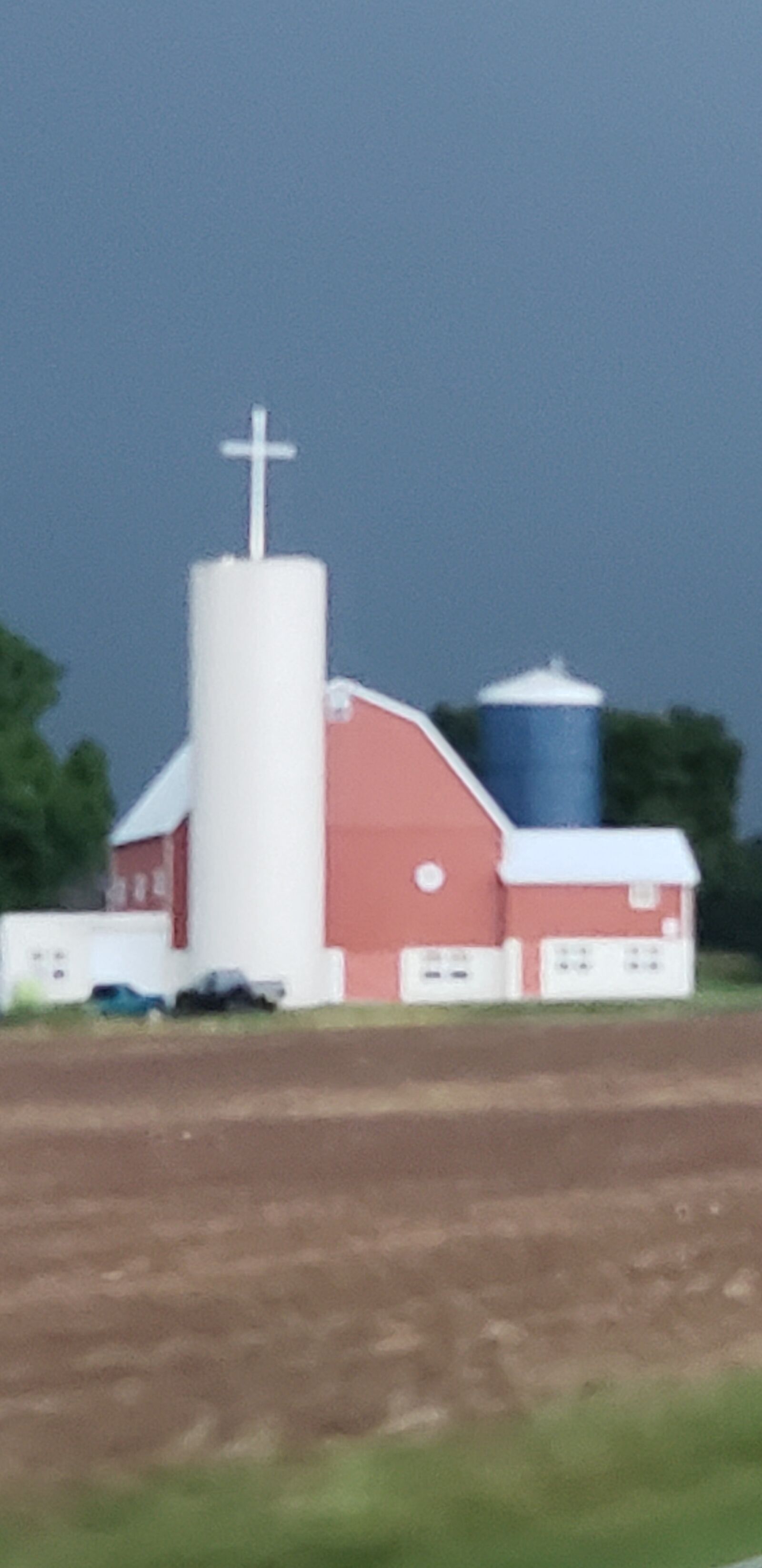 Samsung Galaxy Note9 sample photo. Barn, cross, agriculture photography