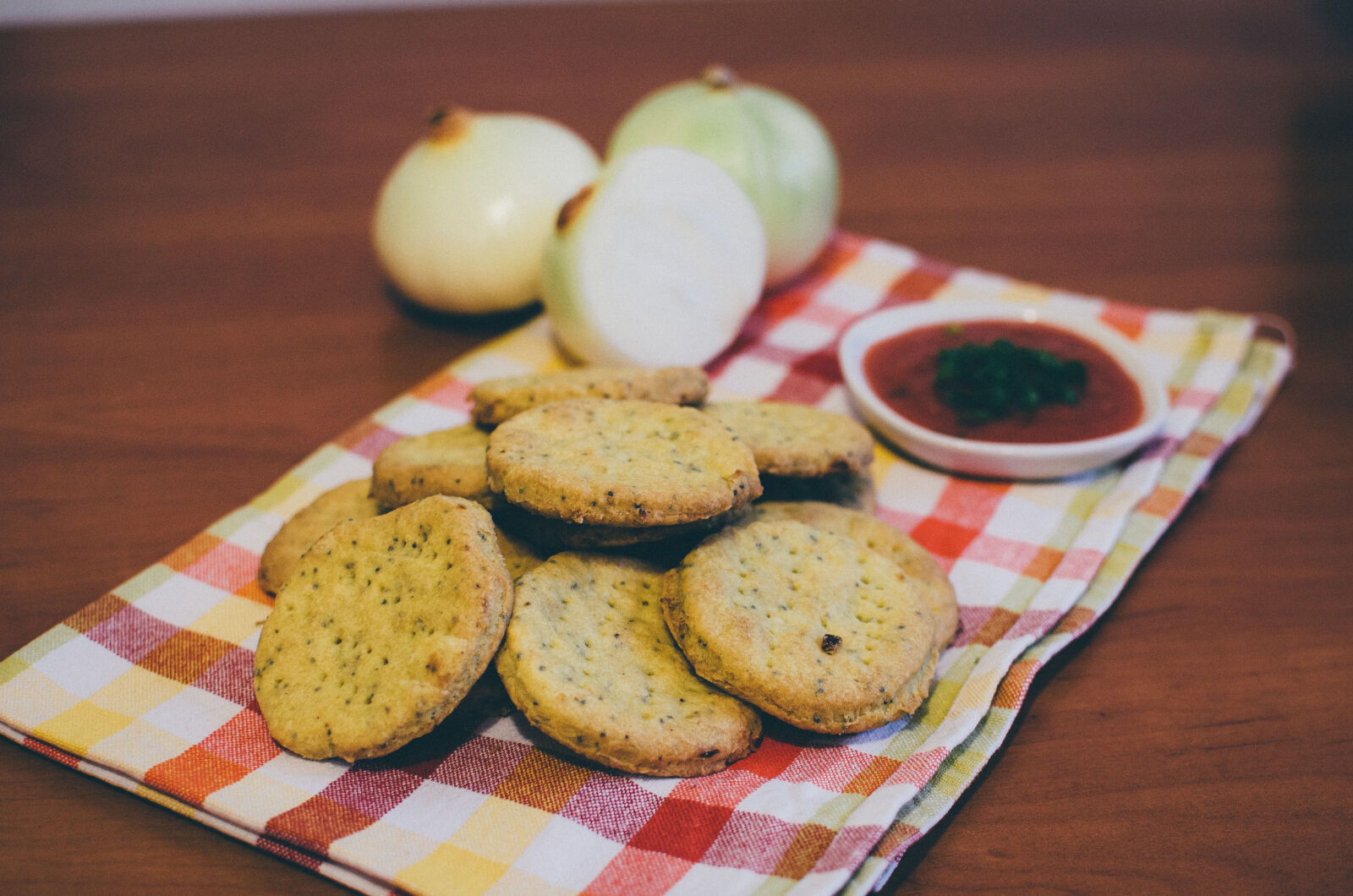 Nikon D5100 + Nikon AF-S DX Nikkor 35mm F1.8G sample photo. Baked, round, cookie, beside photography