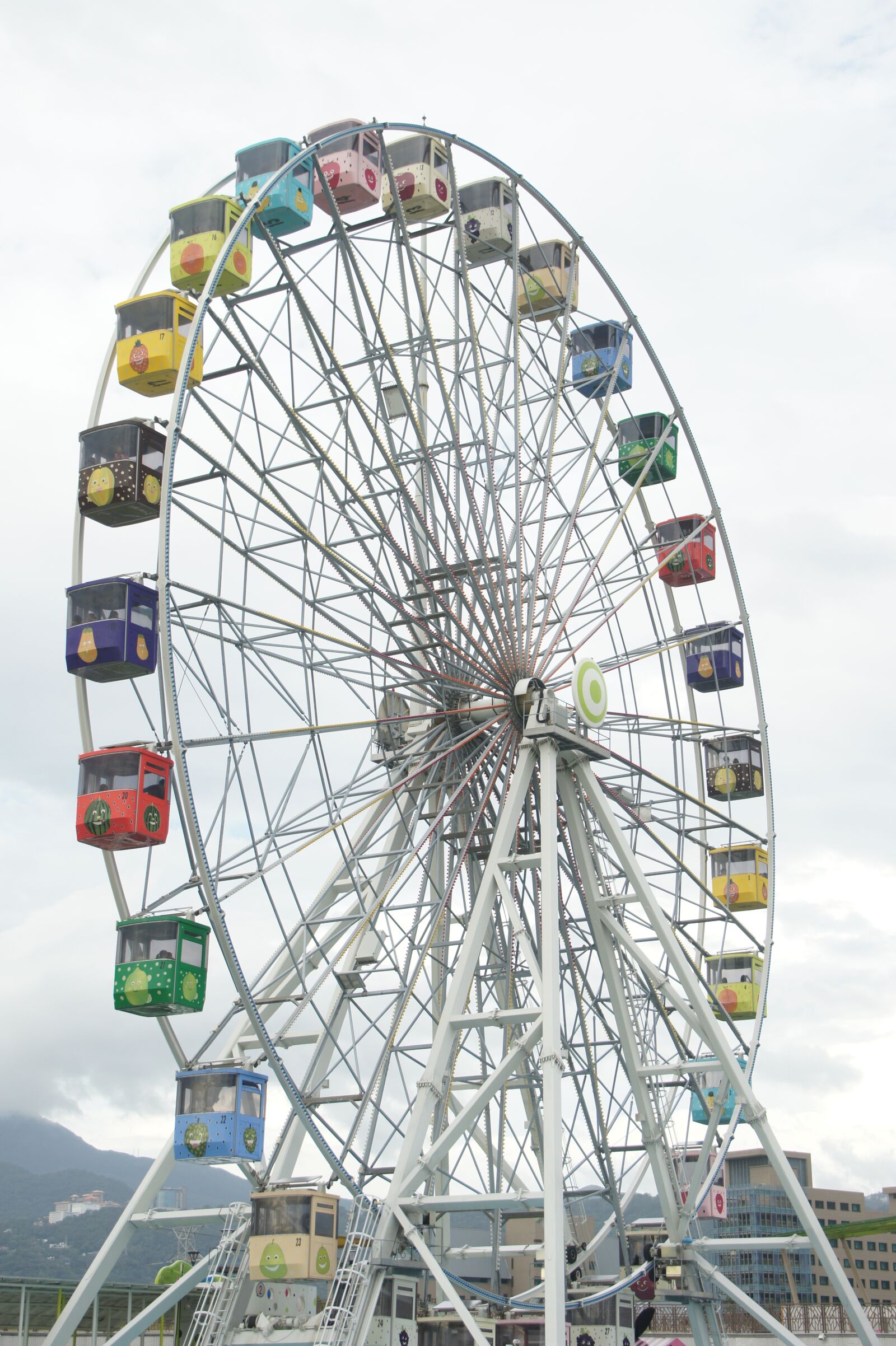 Sony E 18-200mm F3.5-6.3 OSS sample photo. Ferris wheel, children new photography