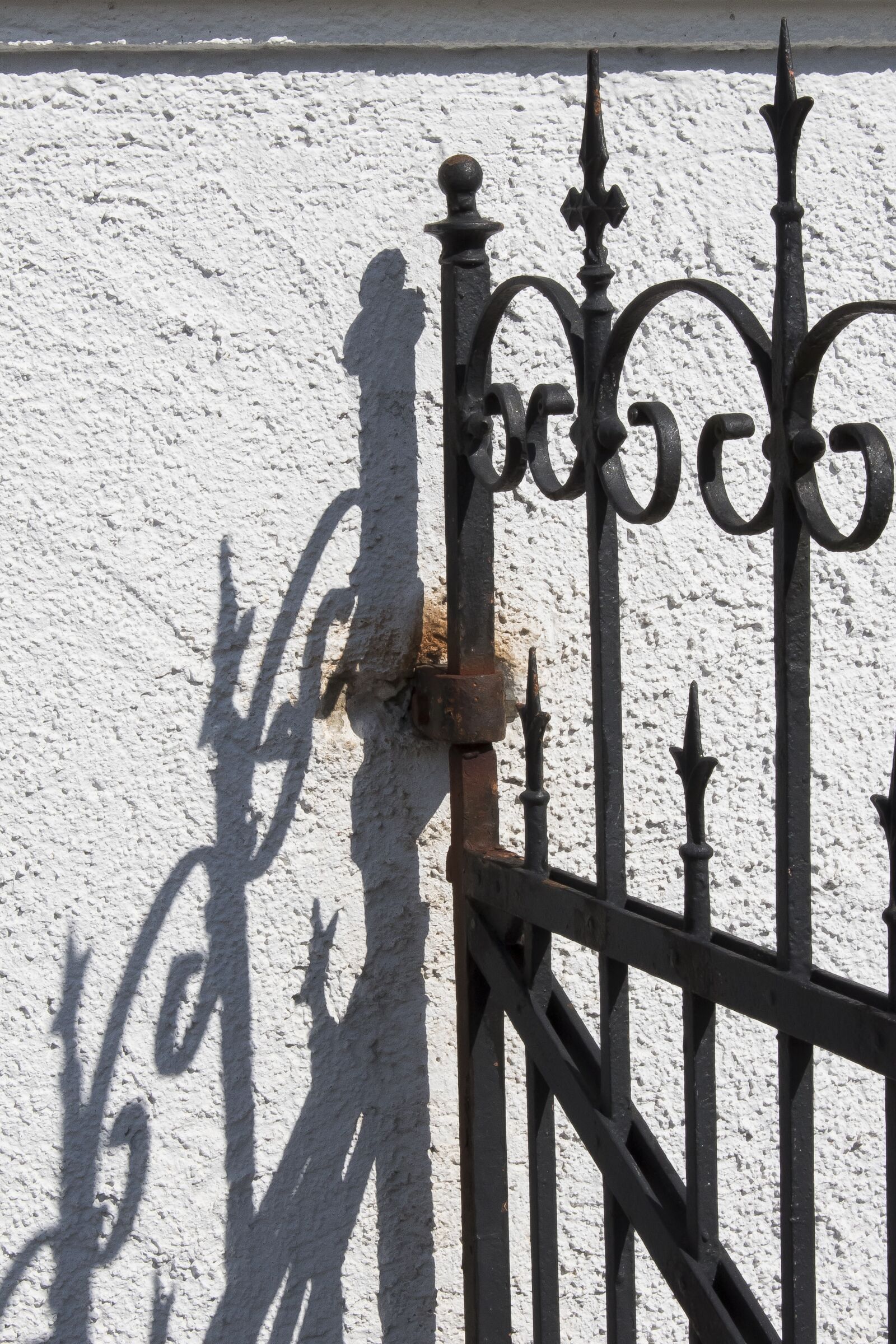 Canon EOS 1300D (EOS Rebel T6 / EOS Kiss X80) sample photo. Goal, wrought iron, old photography