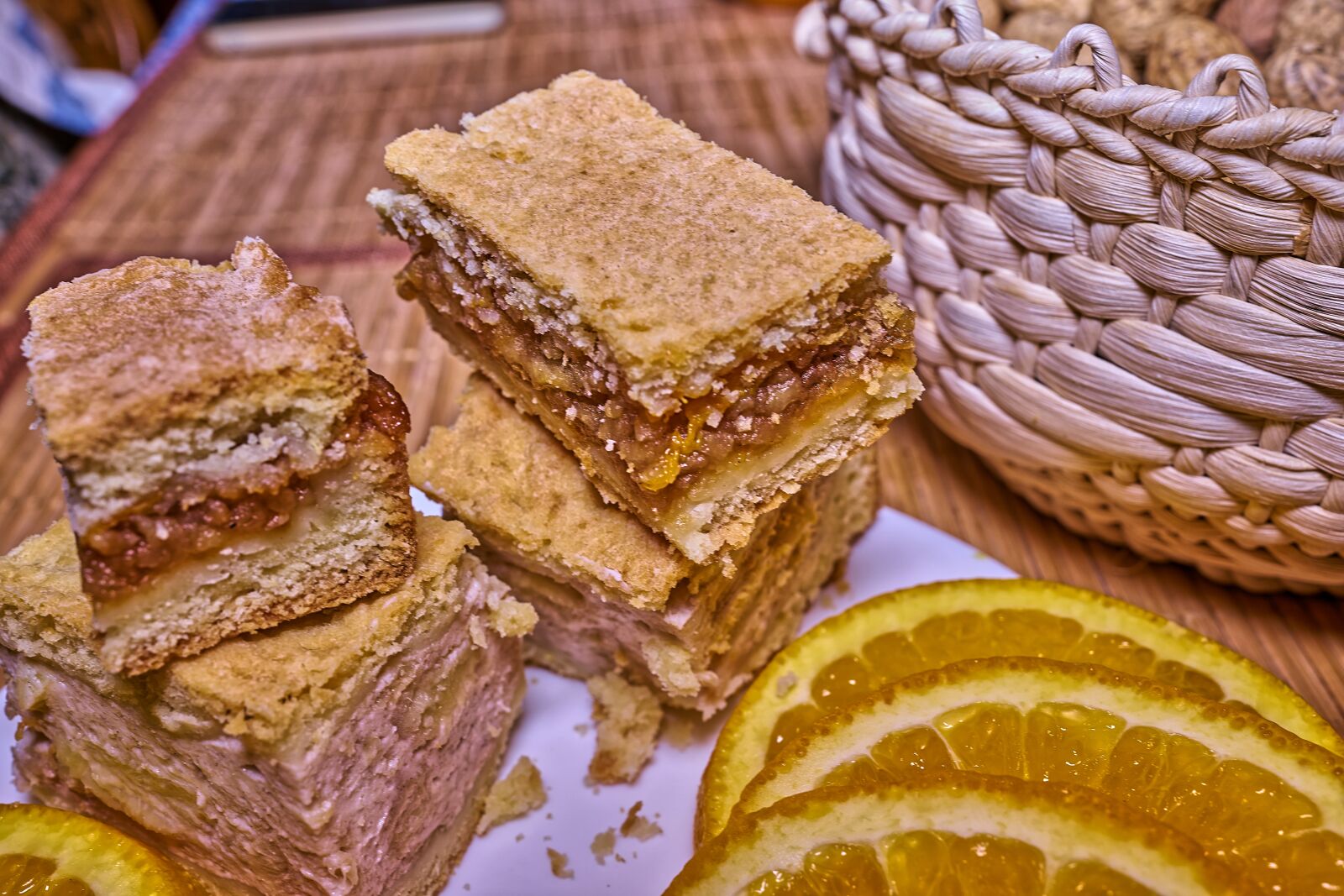 Sony a7R II + Sony FE 16-35mm F2.8 GM sample photo. Apple cake, apple pie photography