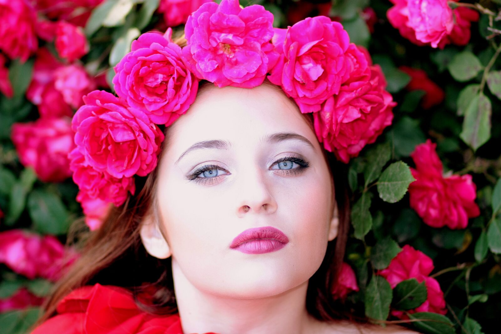 Canon EOS 450D (EOS Rebel XSi / EOS Kiss X2) sample photo. Girl, roses, red photography