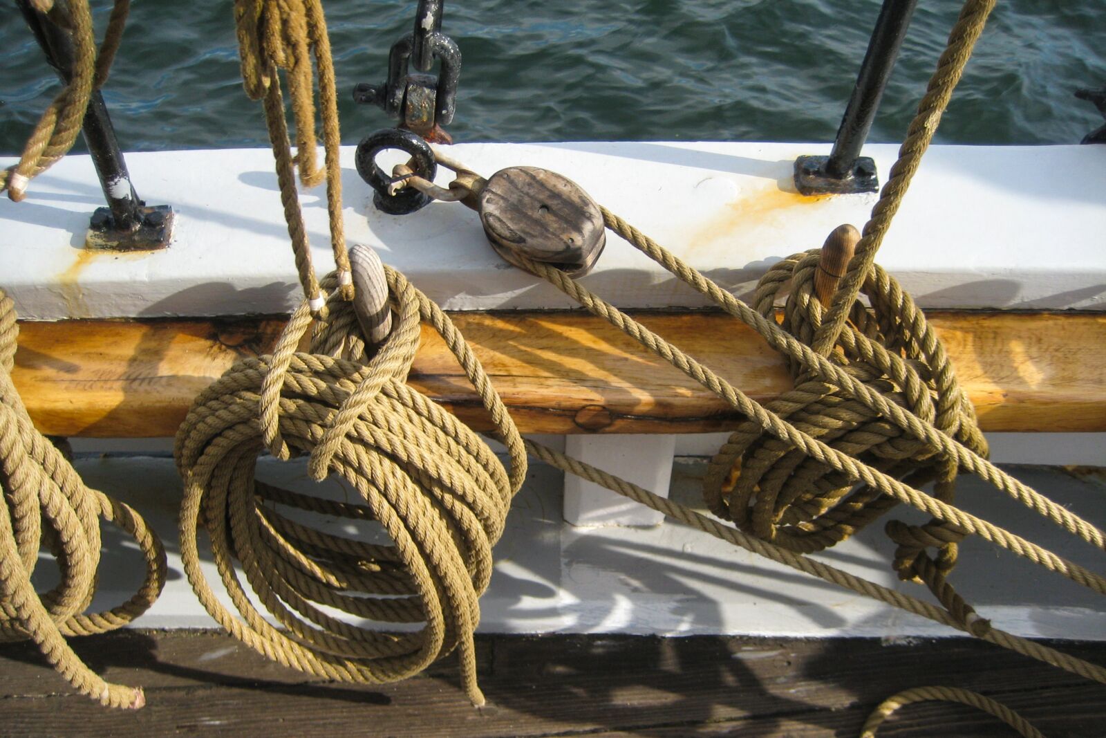 Canon DIGITAL IXUS 70 sample photo. Sailing vessel, rope, dew photography