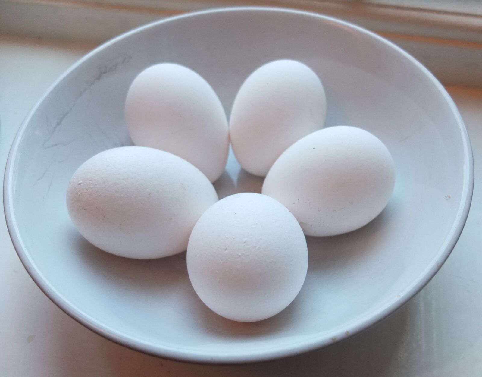Fujifilm X10 sample photo. Eggs, dish, white photography
