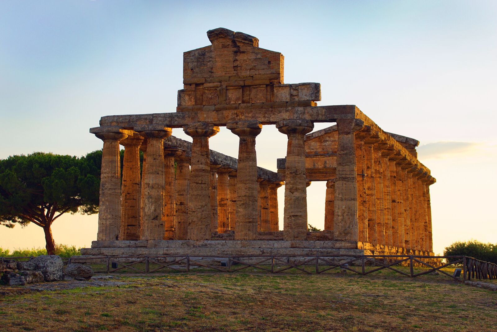 Sony DT 18-200mm F3.5-6.3 sample photo. Italy, temple, antique photography