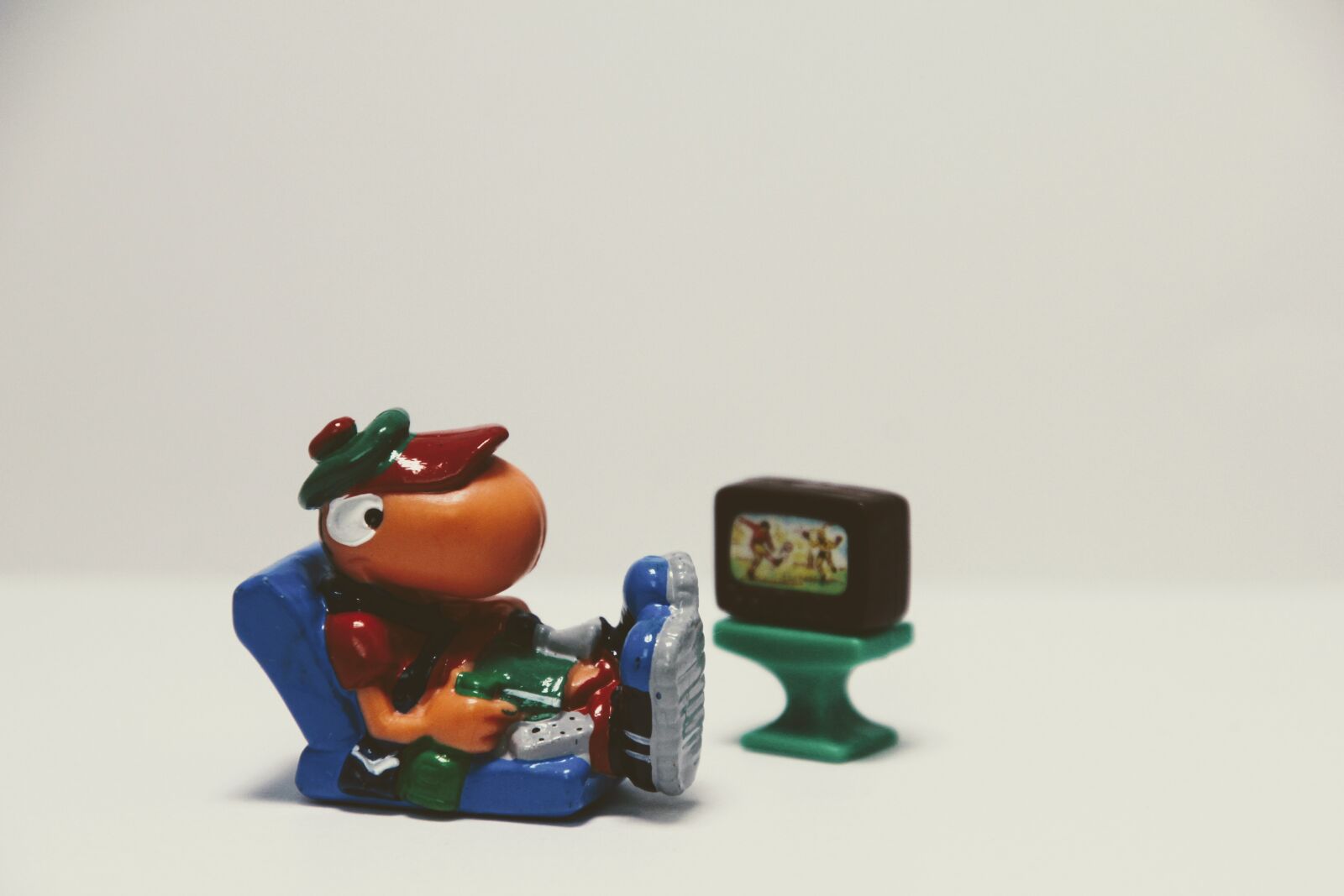 Canon EOS 60D sample photo. Sport, football, watch tv photography