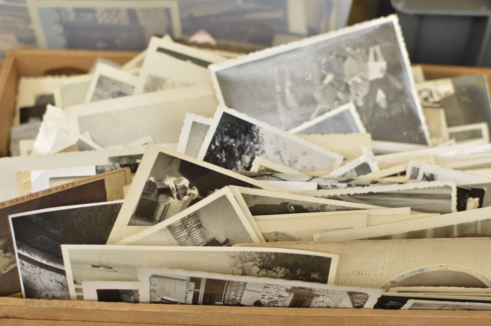 Nikon D3200 sample photo. Flea market, photograph, black photography