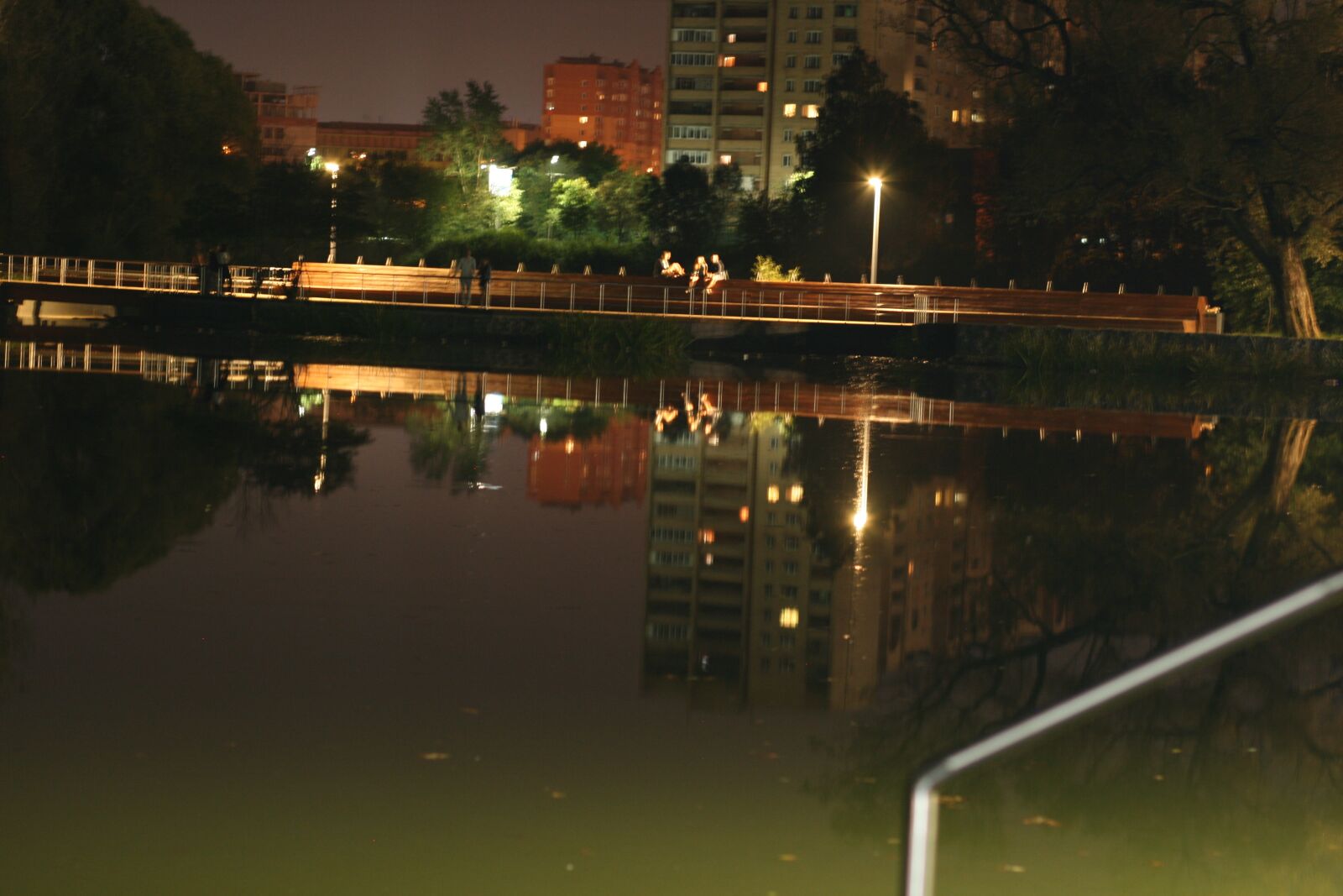 Canon EOS 400D (EOS Digital Rebel XTi / EOS Kiss Digital X) sample photo. Night, park, water photography