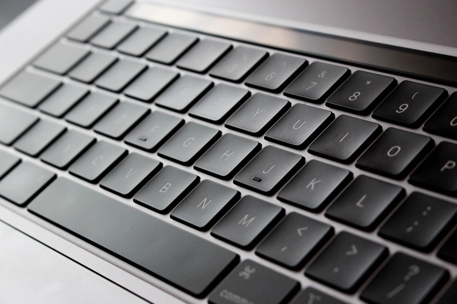 Canon EOS 700D (EOS Rebel T5i / EOS Kiss X7i) sample photo. Macbook, laptop, keyboard photography