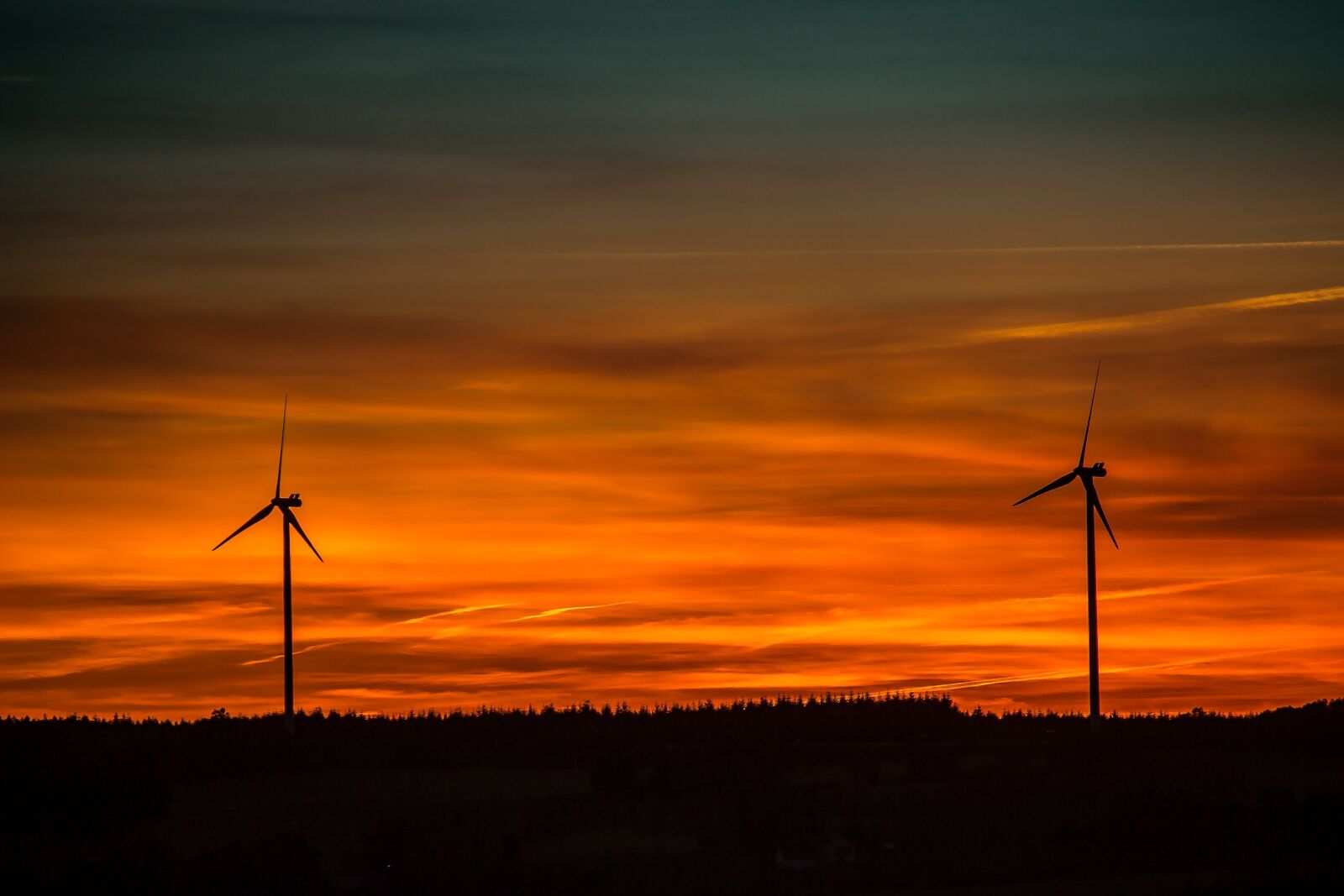 Canon EOS 650D (EOS Rebel T4i / EOS Kiss X6i) sample photo. Sunset, wind energy, renewable photography