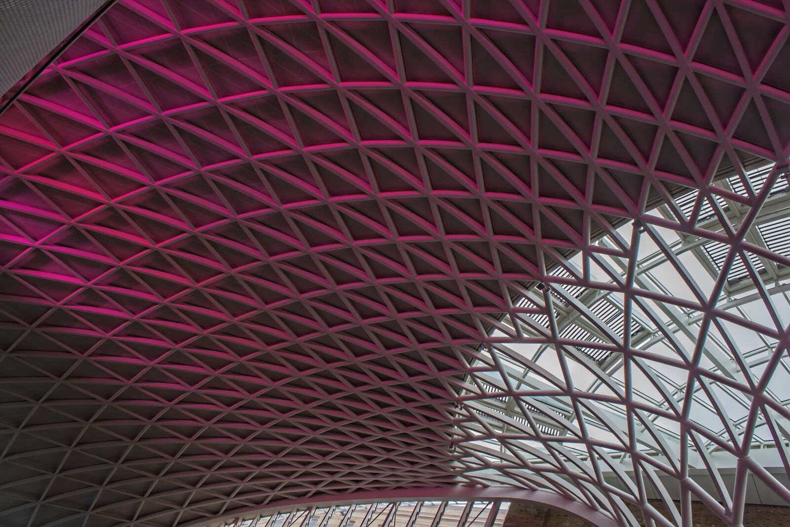 Canon EOS 500D (EOS Rebel T1i / EOS Kiss X3) sample photo. Station, kings cross, architecture photography
