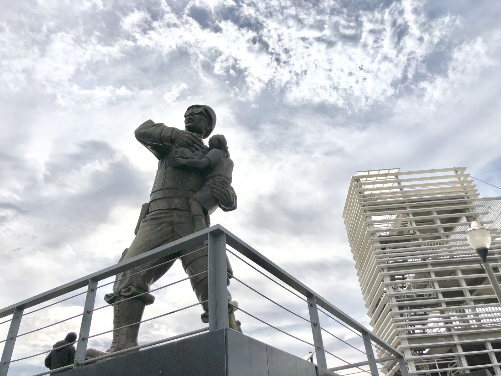 iPhone X back dual camera 4mm f/1.8 sample photo. Military, national monument, sculpture photography