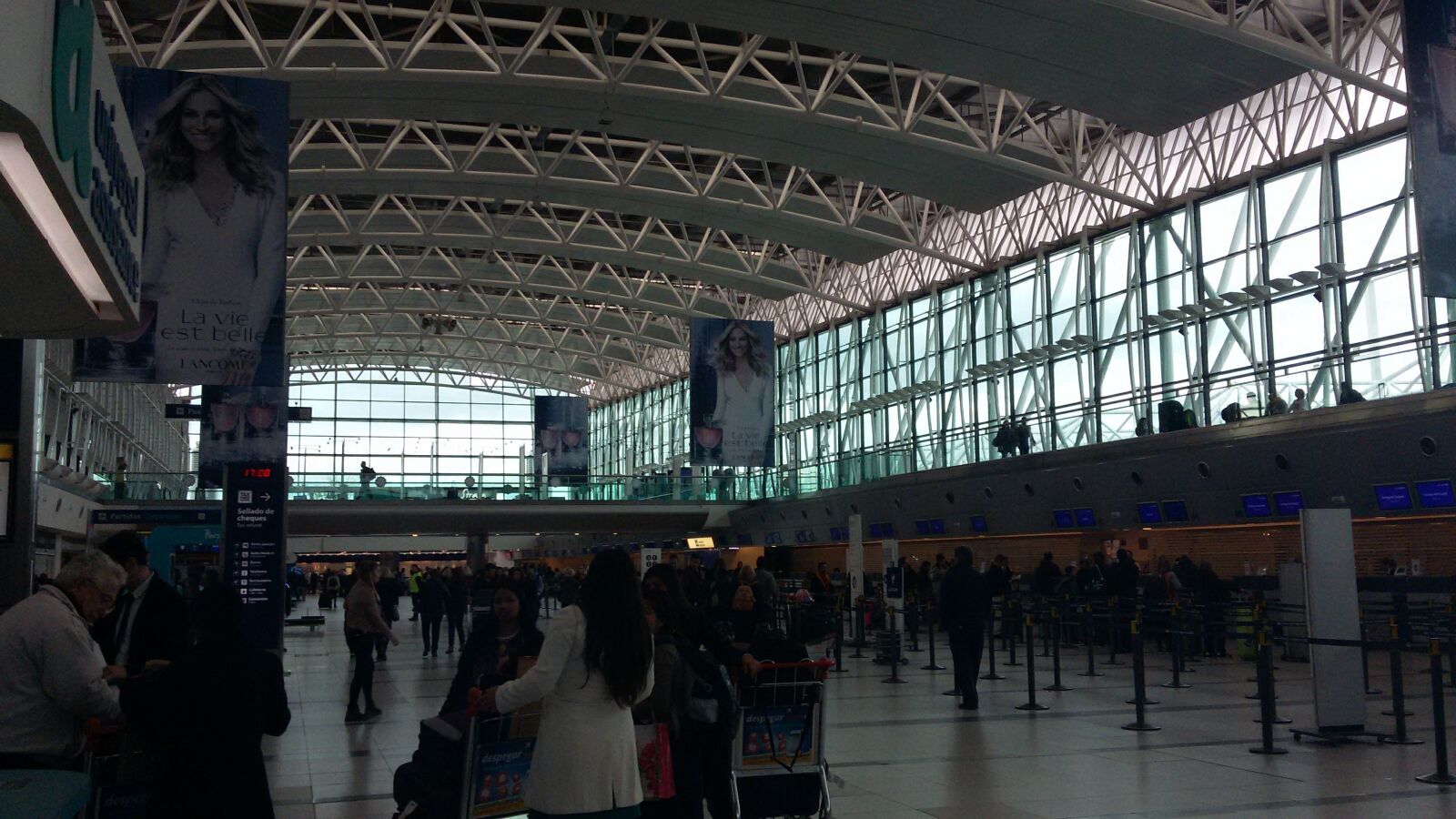 Samsung Galaxy S5 Mini sample photo. Airport photography