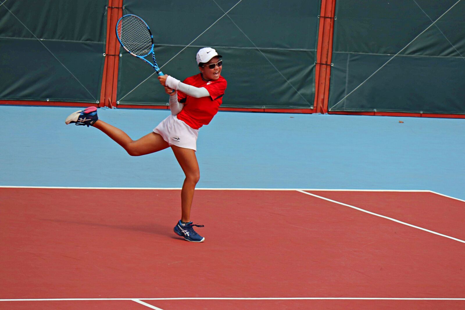 Canon EF-M 18-150mm F3.5-6.3 IS STM sample photo. Malay, tennis, student photography