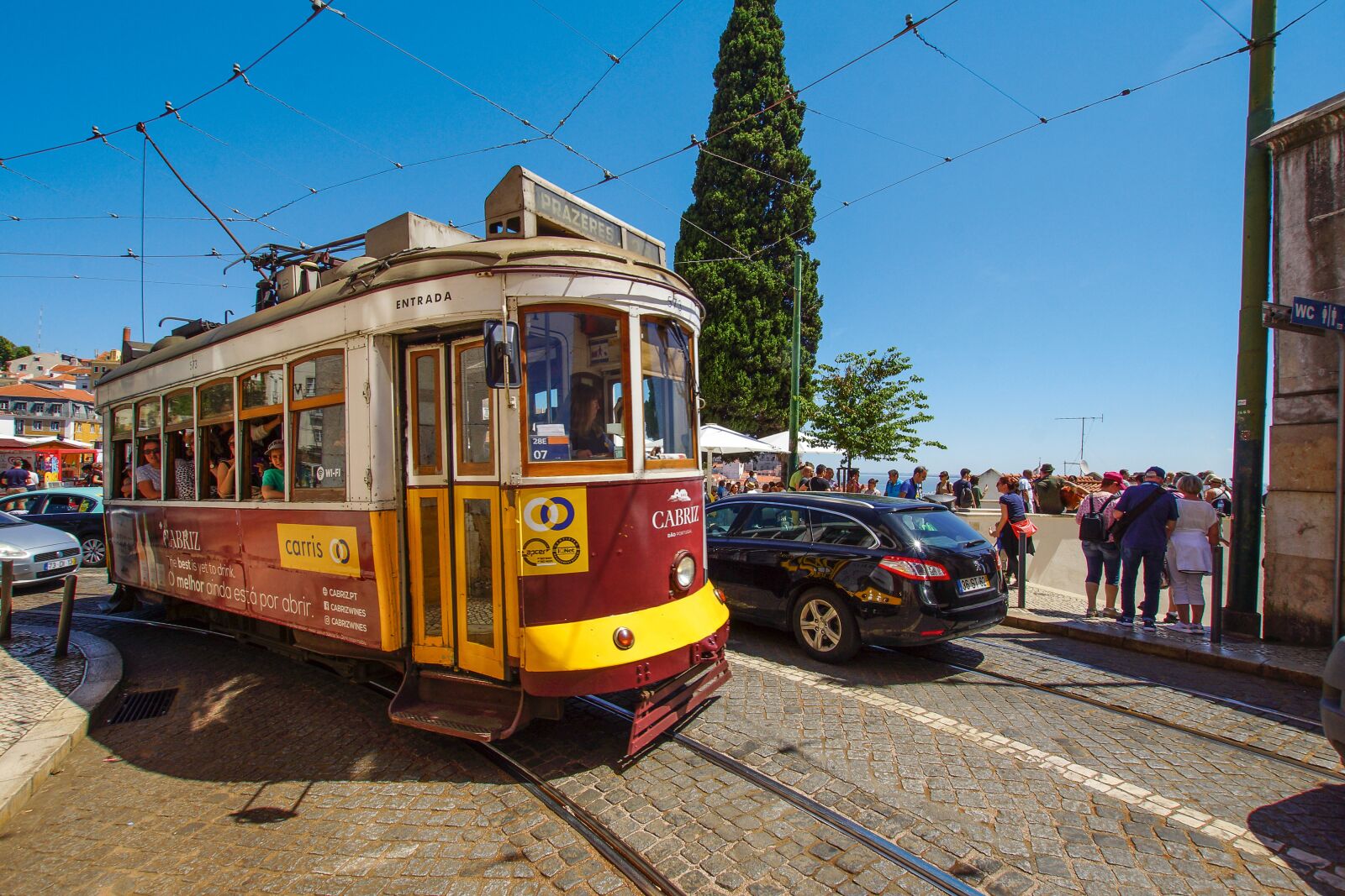 10-20mm F3.5 sample photo. Lisbon, tram, blue photography