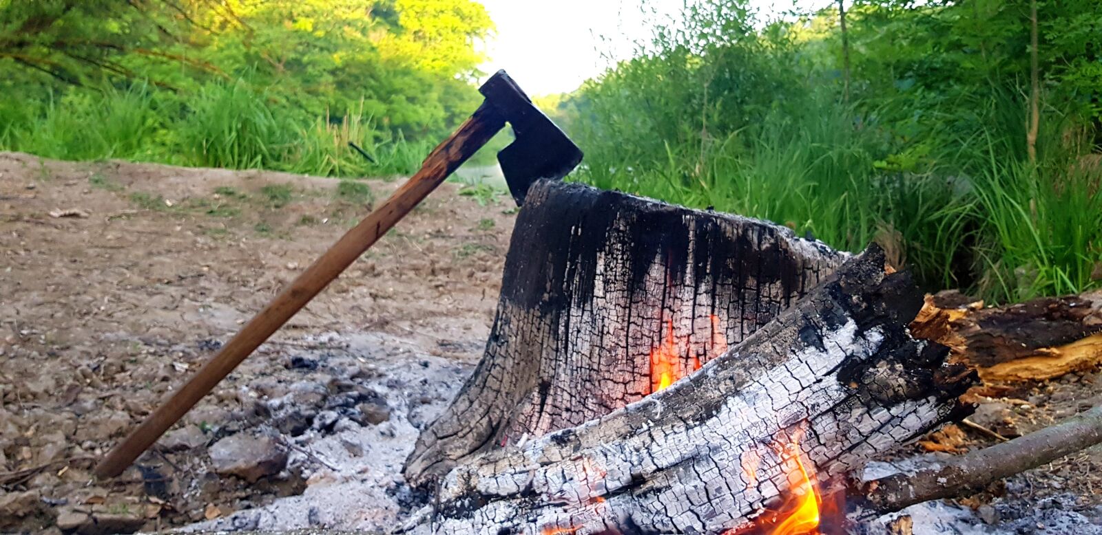 Samsung Galaxy S8+ sample photo. Wild camping, campfire, outdoor photography