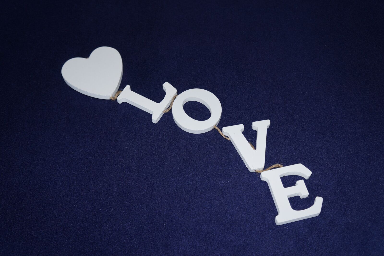 Sony Alpha a3000 + Sony E 18-55mm F3.5-5.6 OSS sample photo. Background, love, lettering photography