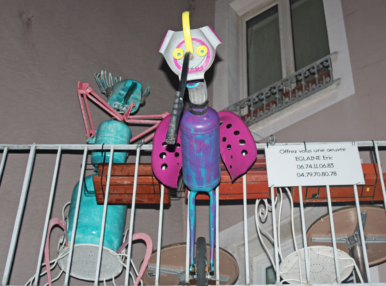 Canon EOS 450D (EOS Rebel XSi / EOS Kiss X2) sample photo. Arms, art, balcony, children photography