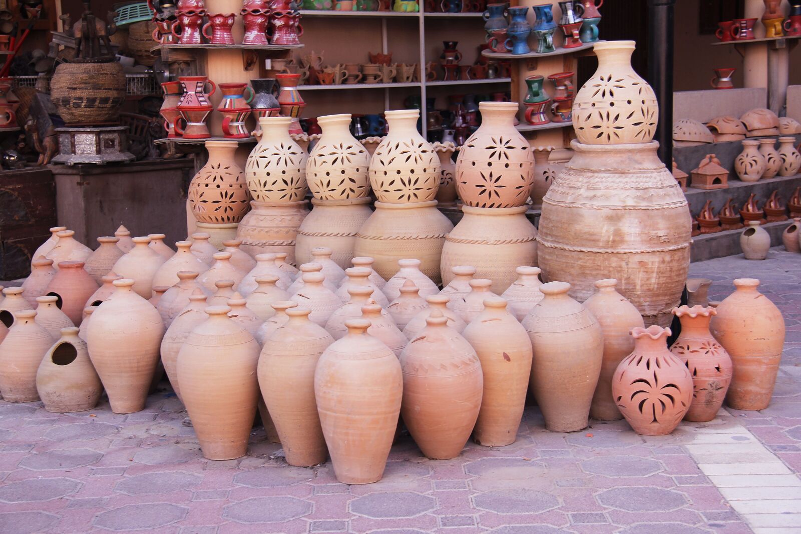 Canon EF-S 18-200mm F3.5-5.6 IS sample photo. Pottery, souvenir, traditional photography