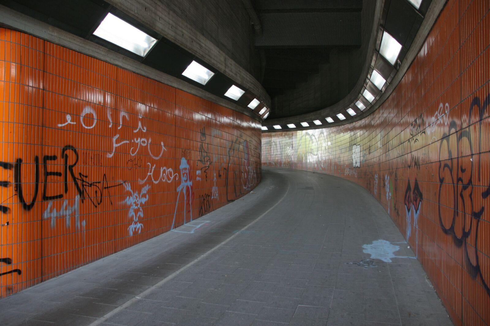 Canon EOS 20D sample photo. Tunnel, underpass, passage photography