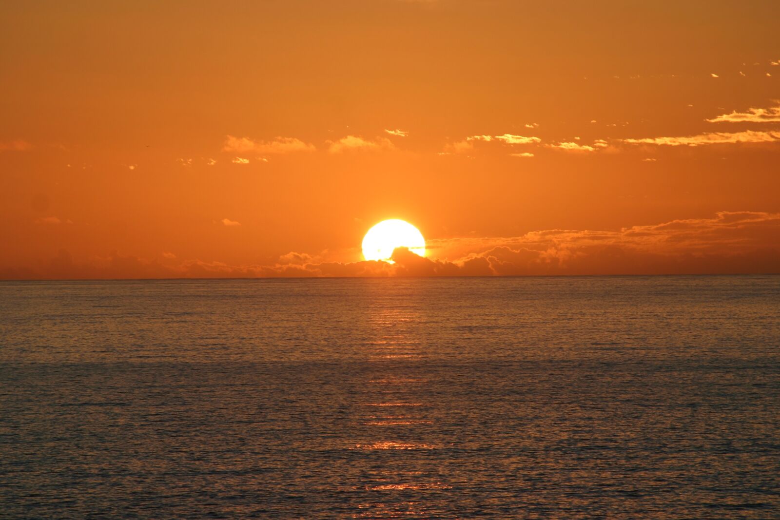 Canon EOS 300D (EOS Digital Rebel / EOS Kiss Digital) sample photo. Sunset, water, sun photography