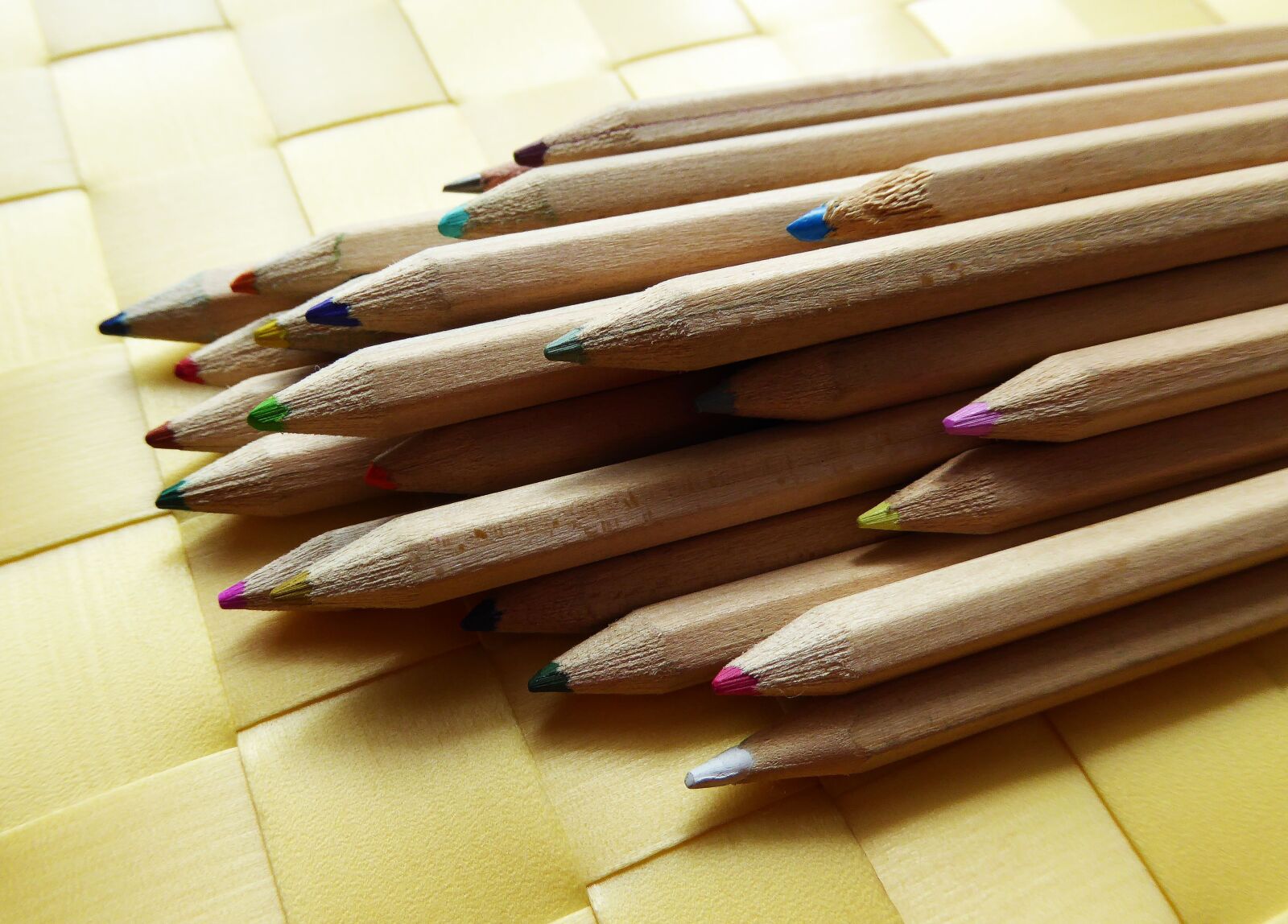 Panasonic DMC-TZ61 sample photo. Wood, draw, pointed photography