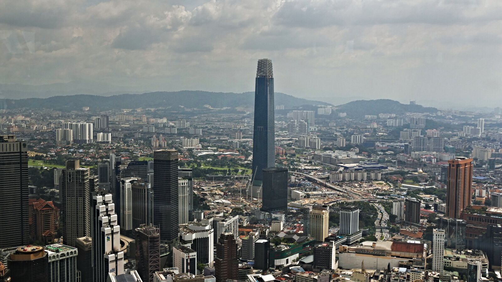 Panasonic Lumix DMC-FZ1000 sample photo. Kuala lumpur, petronas towers photography