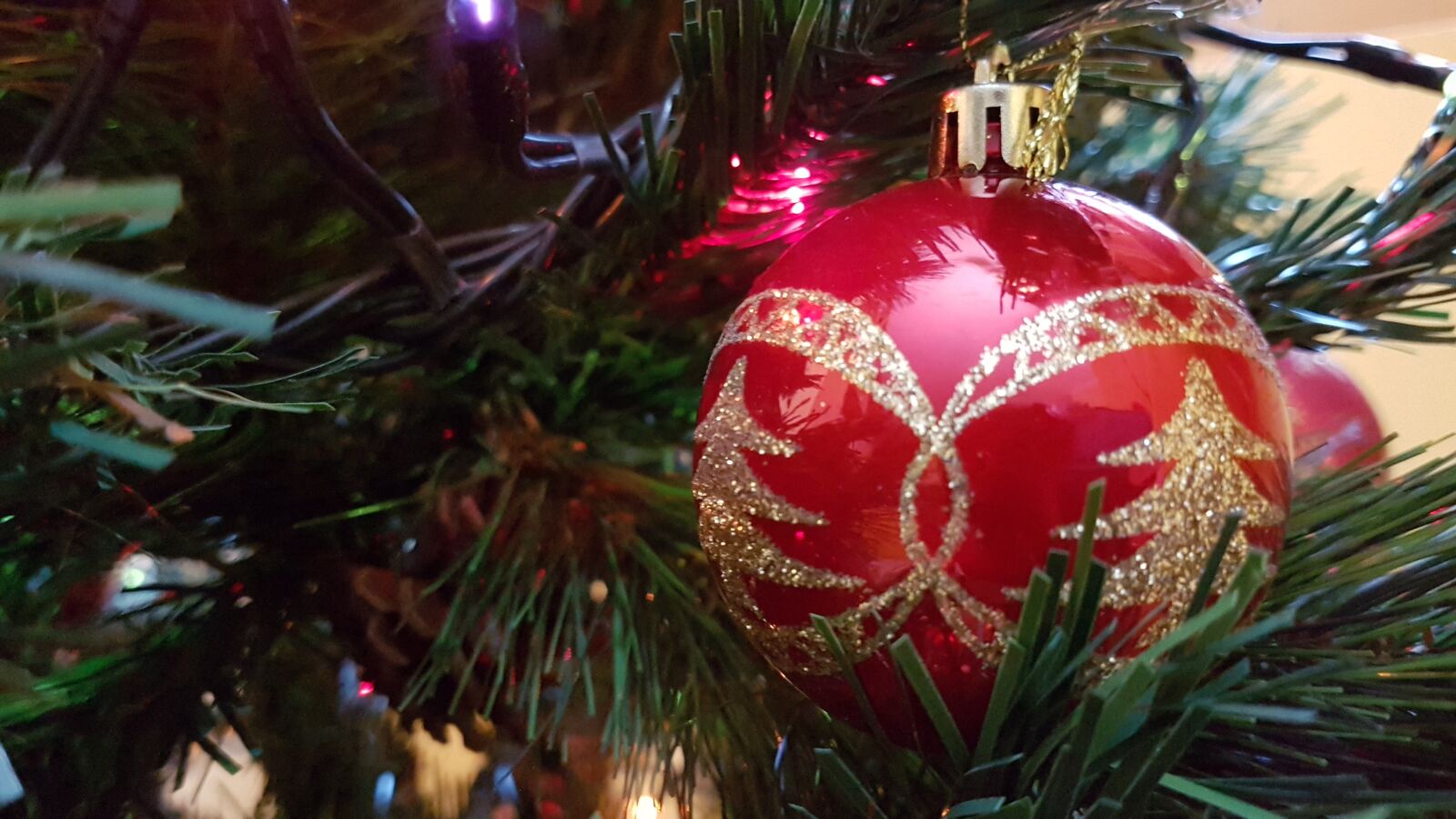 Samsung Galaxy S7 Edge sample photo. Christmas, decorations, red photography