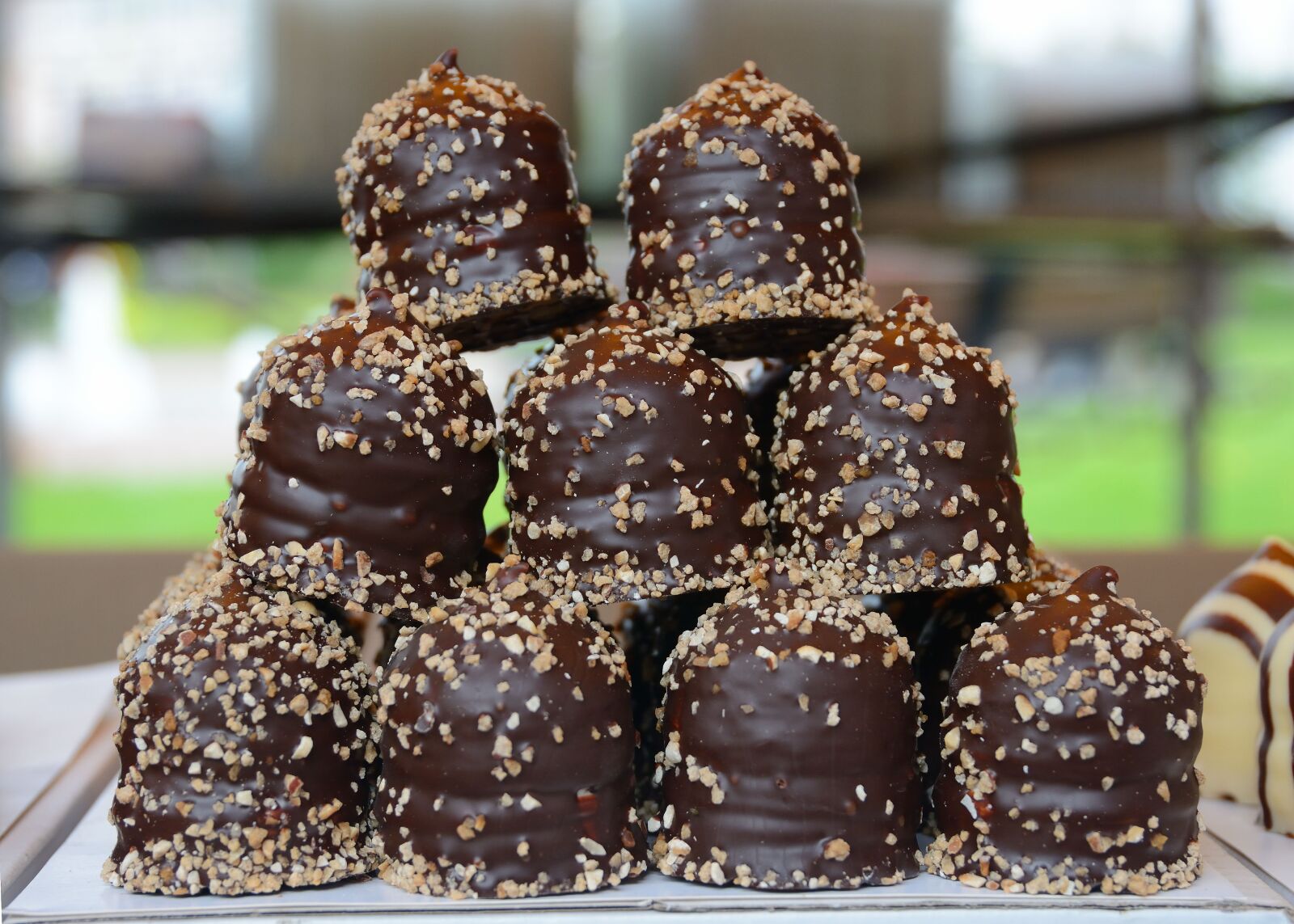 Nikon D7100 sample photo. Chocolate marshmallows, brown, mohrenkopf photography