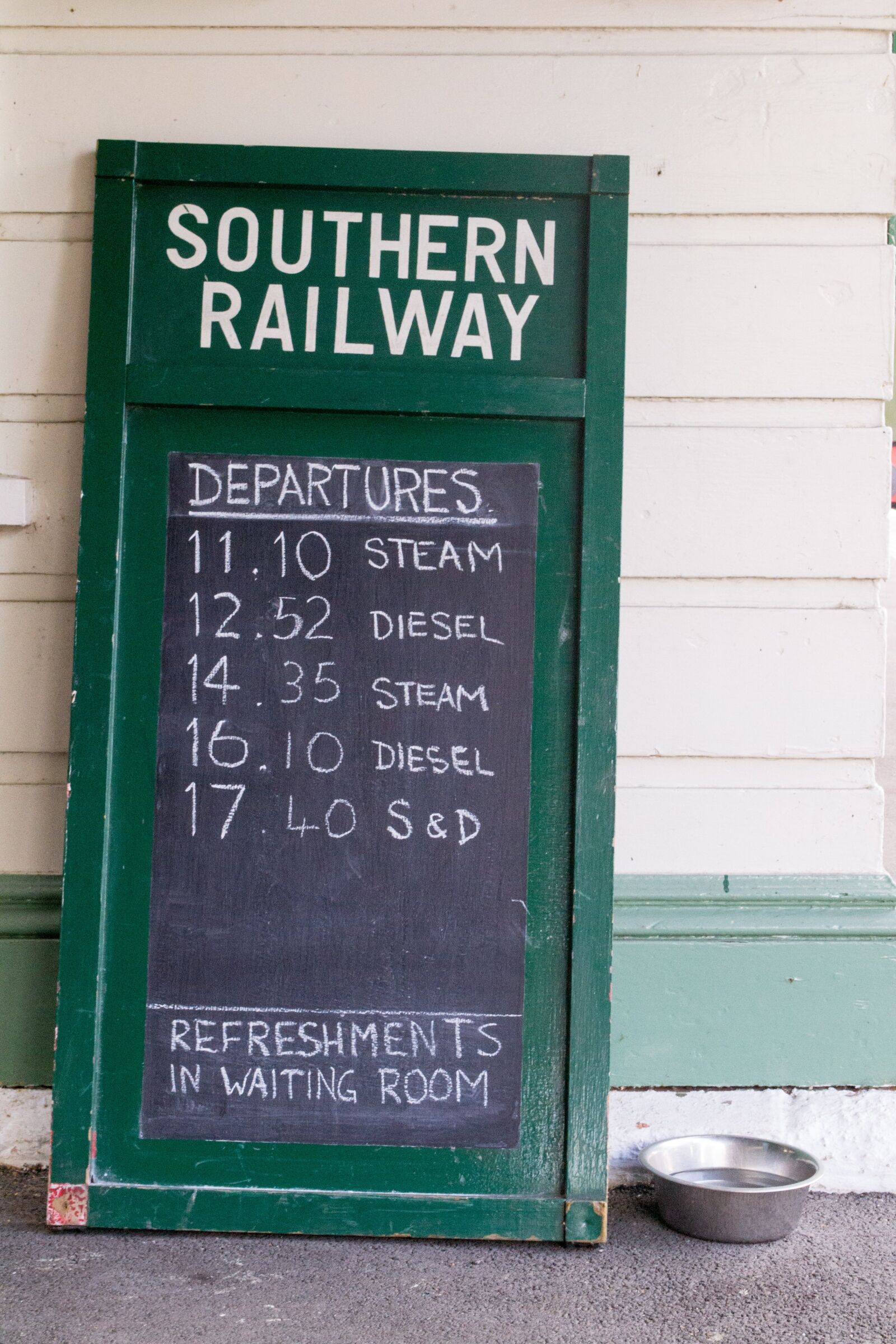 Nikon D3100 sample photo. Railway, chalkboard, timetable photography