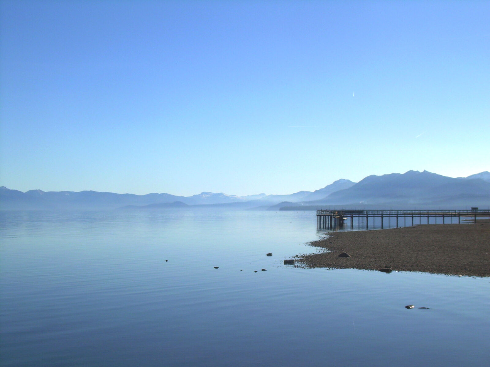 Nikon COOLPIX L4 sample photo. Mountains, lake, dock, lake photography