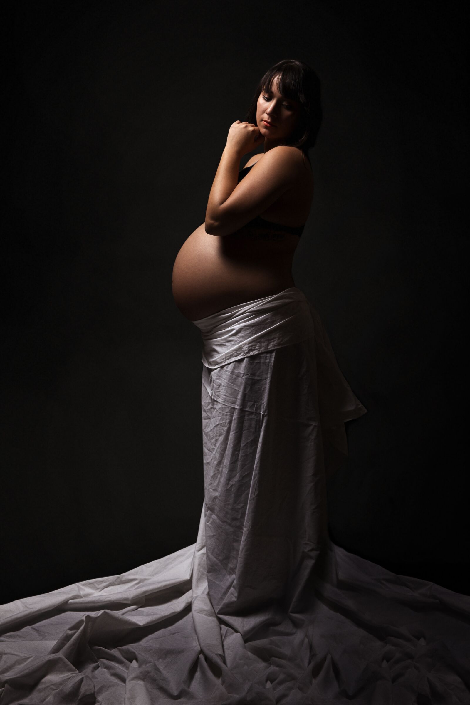 Canon EF 24-70mm F2.8L II USM sample photo. Pregnant, beauty, pregnancy photography