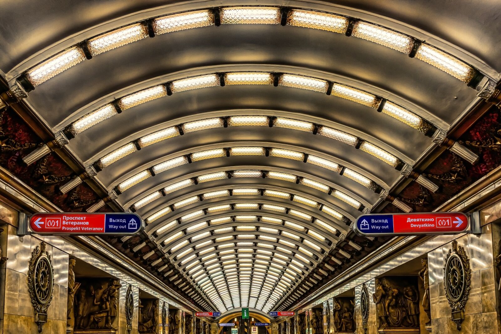 Nikon D3300 sample photo. Metro, railway station, station photography