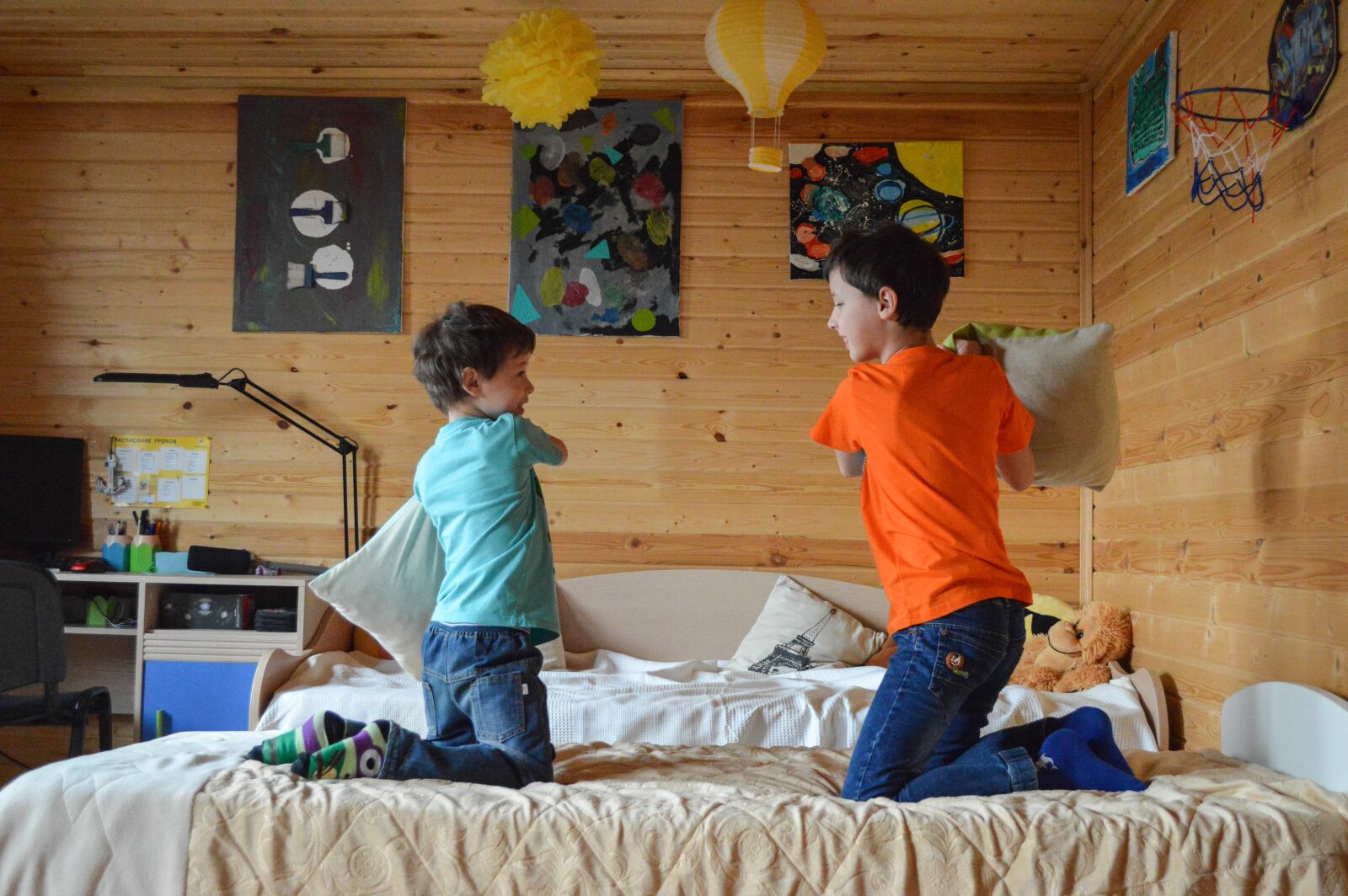 Nikon D3200 sample photo. Kids, games, pillow fight photography