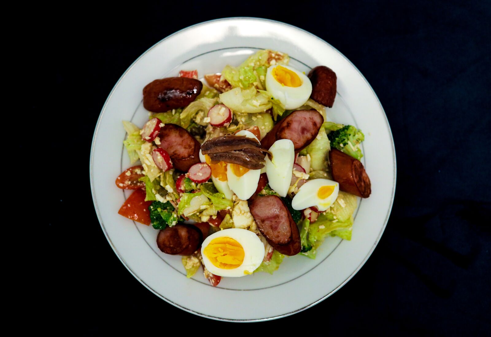 Canon EOS R + Canon RF 35mm F1.8 IS STM Macro sample photo. Salad, eggs, breakfast photography