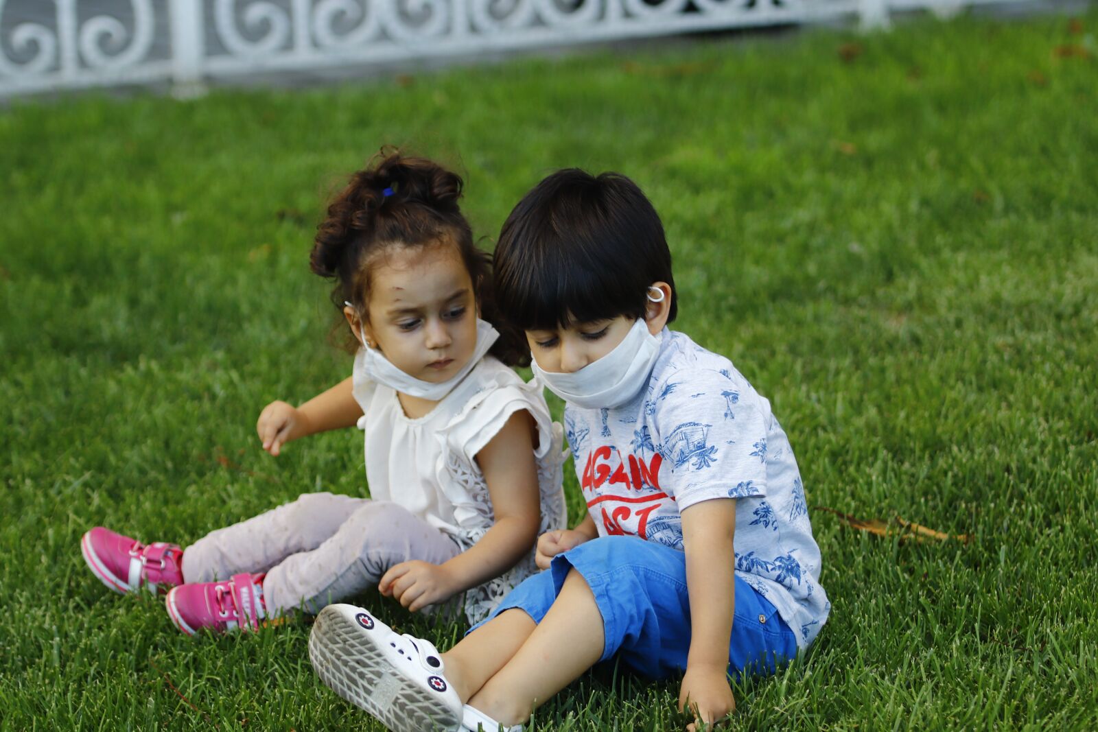 Canon EOS 200D (EOS Rebel SL2 / EOS Kiss X9) sample photo. Green, park, child photography