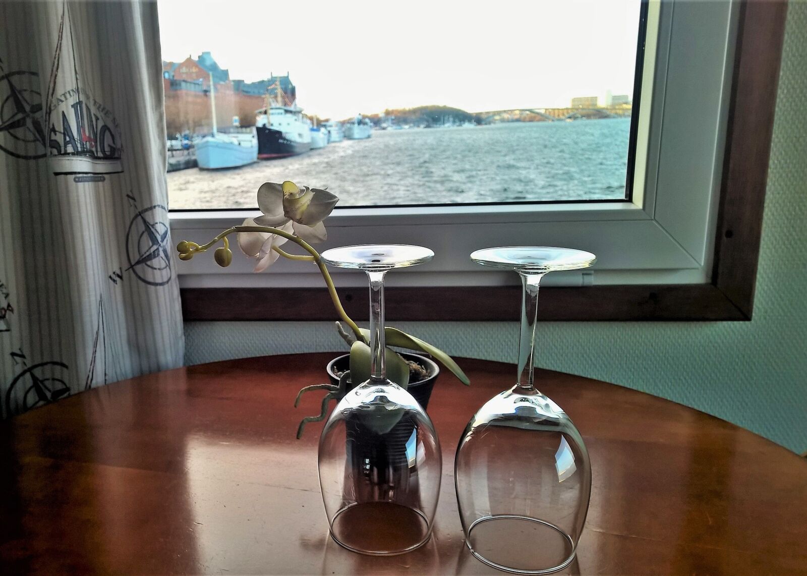 Nokia Lumia 1520 sample photo. On the ship, wine photography