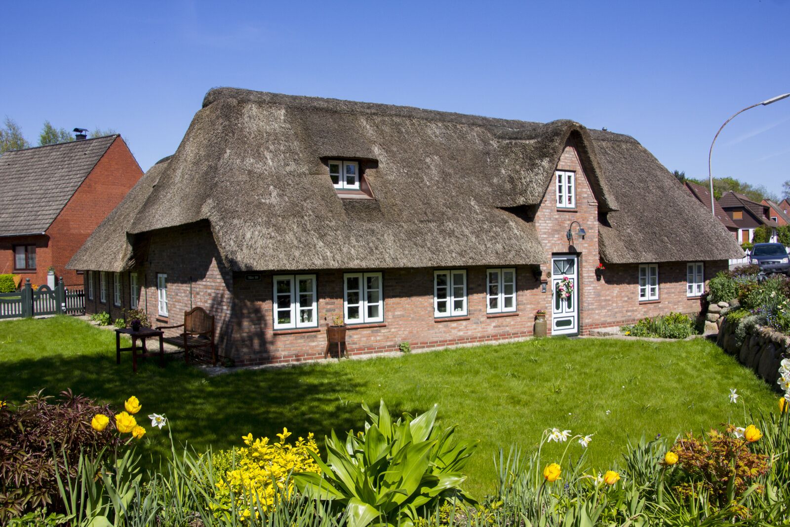 Canon EOS 60D sample photo. Thatched roof, thatched cottage photography