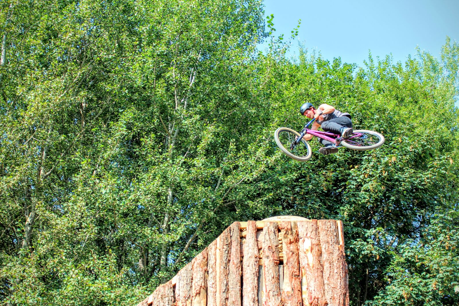 Canon EOS 600D (Rebel EOS T3i / EOS Kiss X5) sample photo. Plunge, bmx, wheel photography