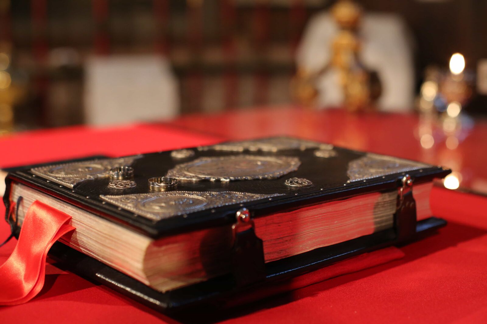 Canon EOS 5D Mark III sample photo. Book, celebration, ceremony, christianity photography