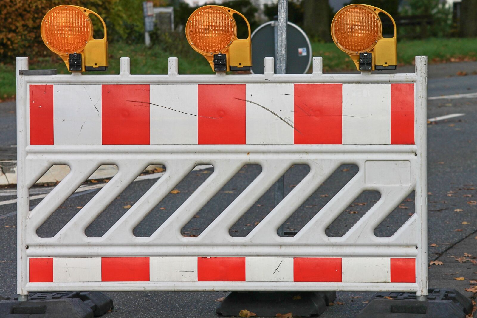 Canon EOS 1100D (EOS Rebel T3 / EOS Kiss X50) sample photo. Road block, shut off photography