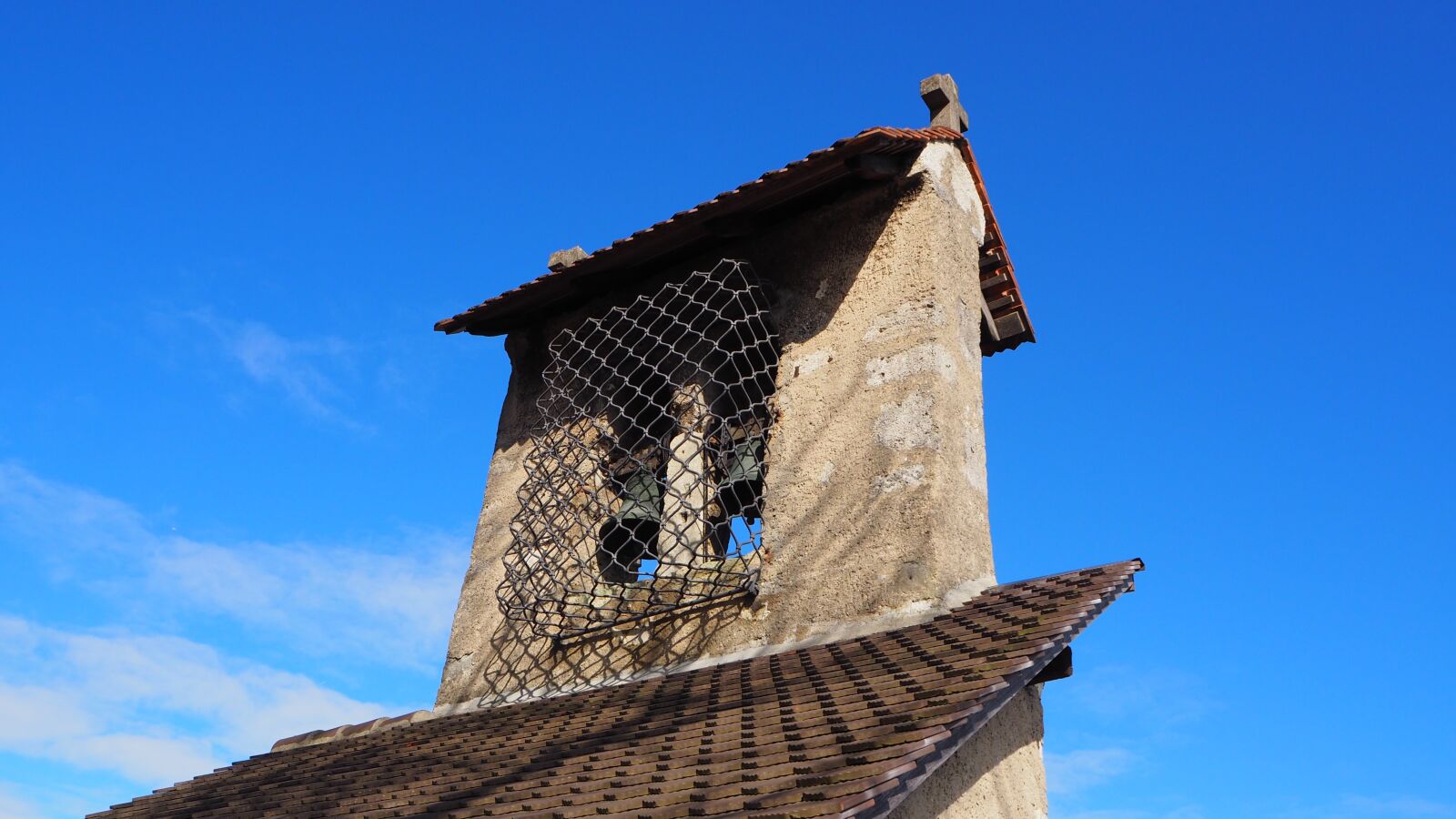 Olympus OM-D E-M10 II sample photo. Chapel, bells, stone photography